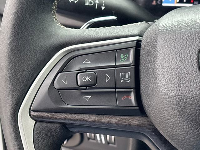 Used 2023 Jeep Grand Cherokee Limited w/ Black Appearance Package image 28