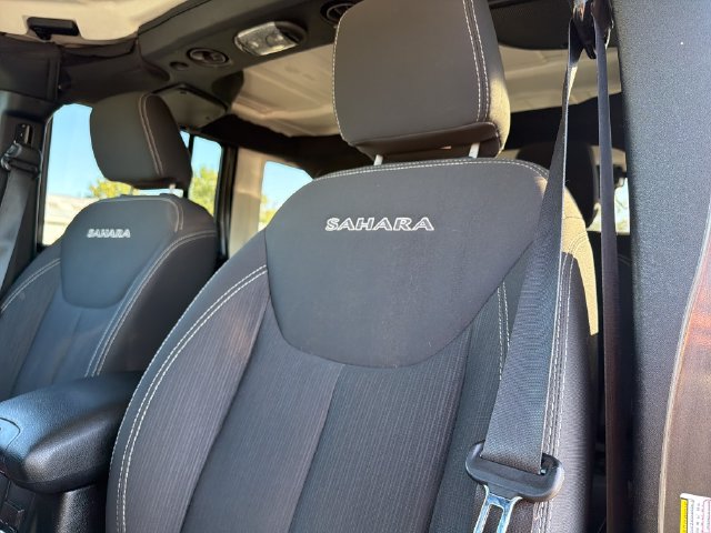 Used 2018 Jeep Wrangler Unlimited Sahara AWD/4WD image 14