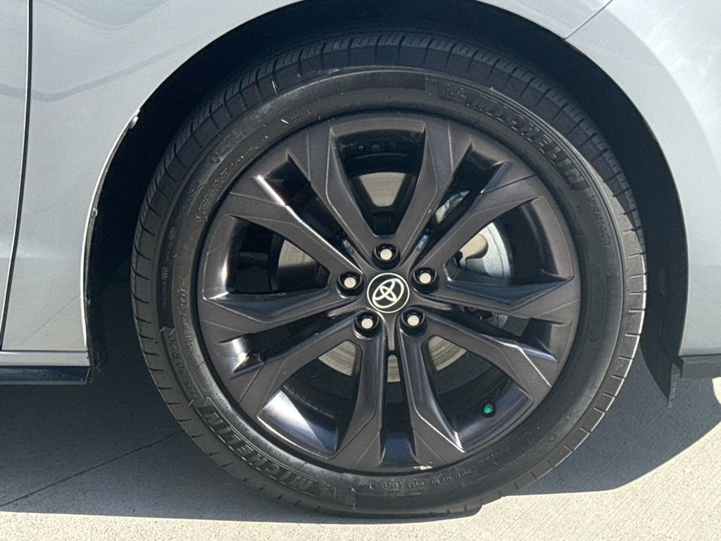 Used 2025 Toyota Sienna XSE w/ XSE Plus Package image 11