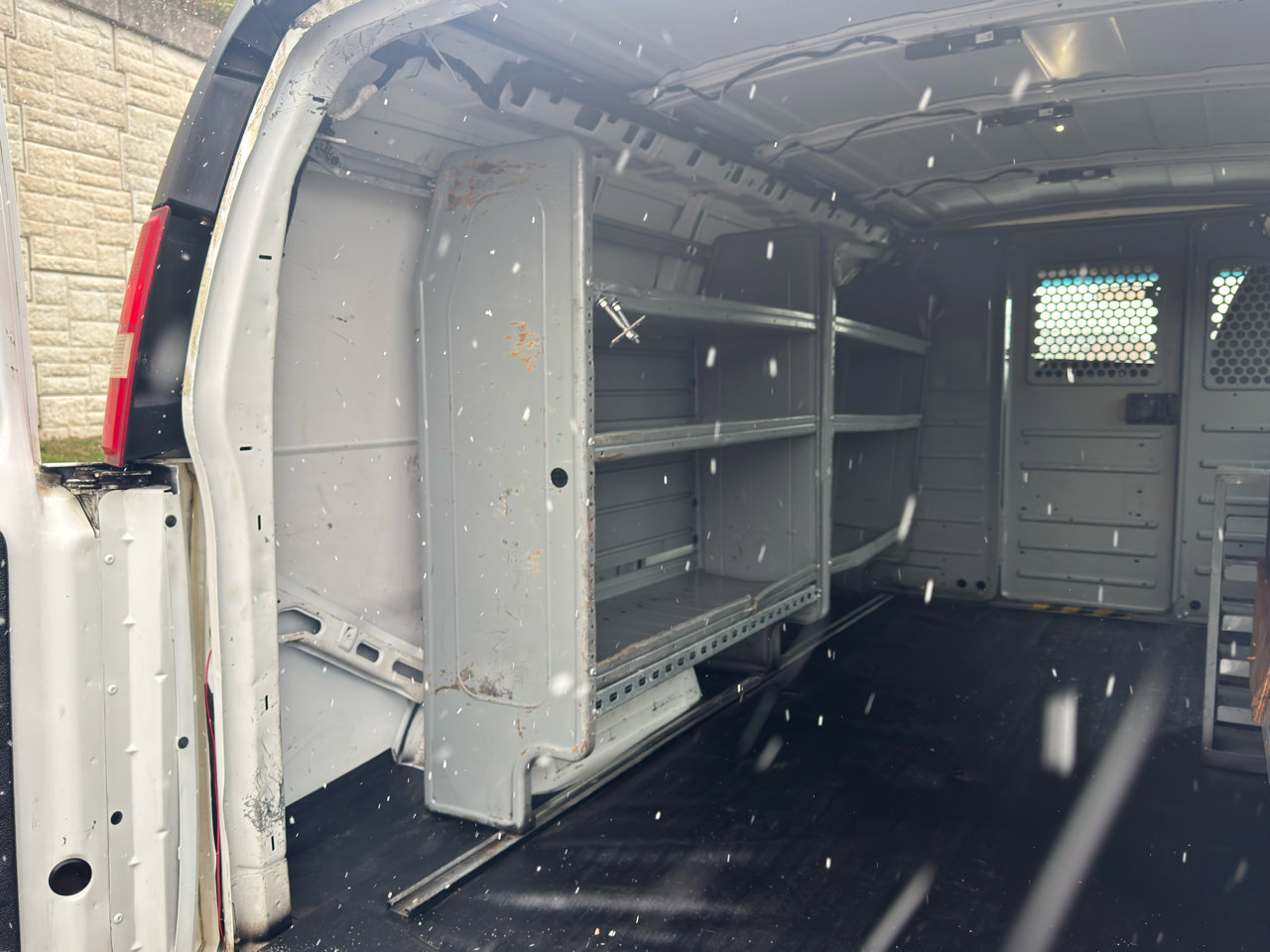 Used 2015 Chevrolet Express 3500 image 36