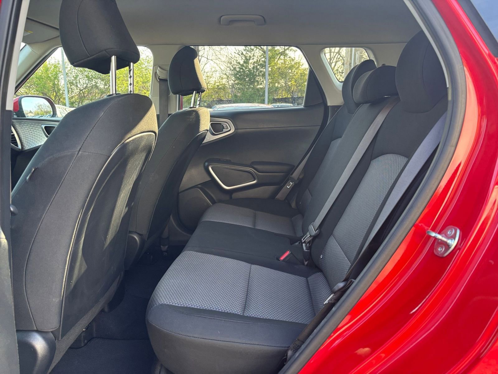 Used 2025 Kia Soul LX w/ LX Technology Package FWD image 24