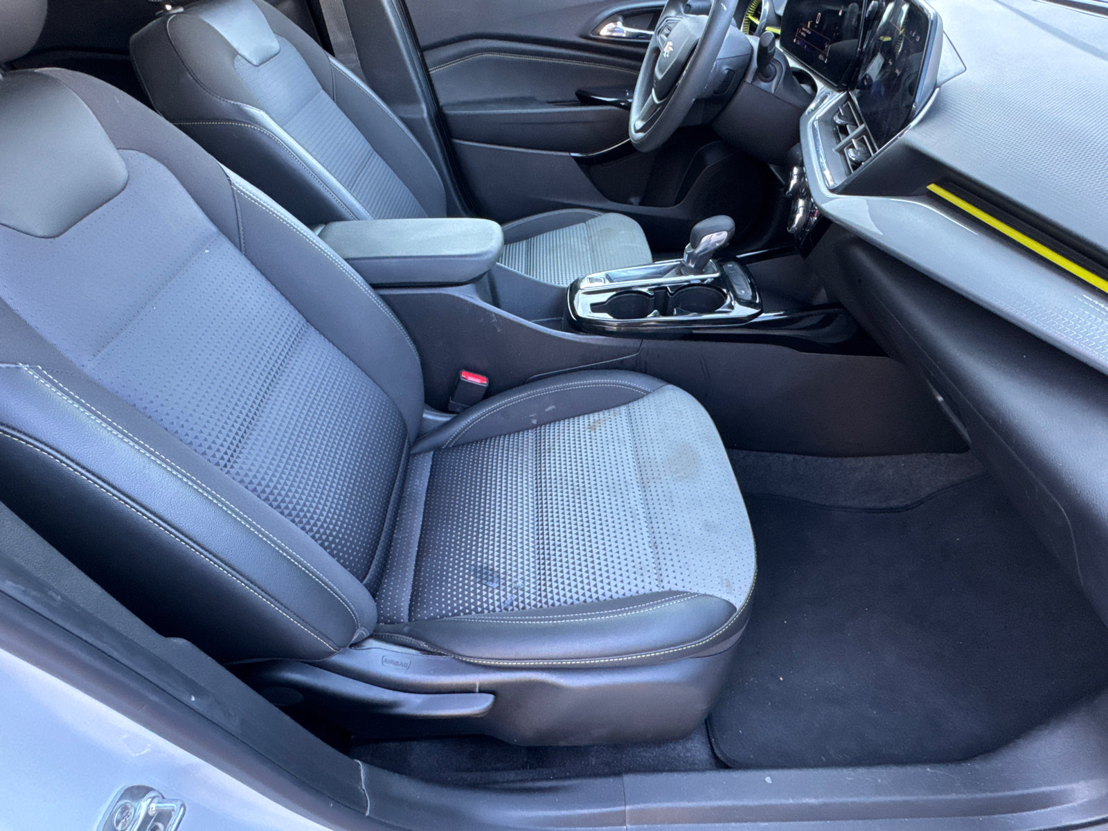 Used 2025 Chevrolet Trax LT FWD image 14