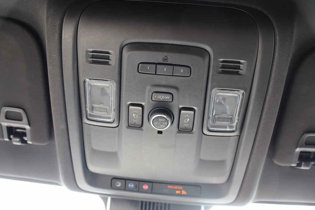 Used 2024 Chevrolet Suburban RST w/ Luxury Package image 16