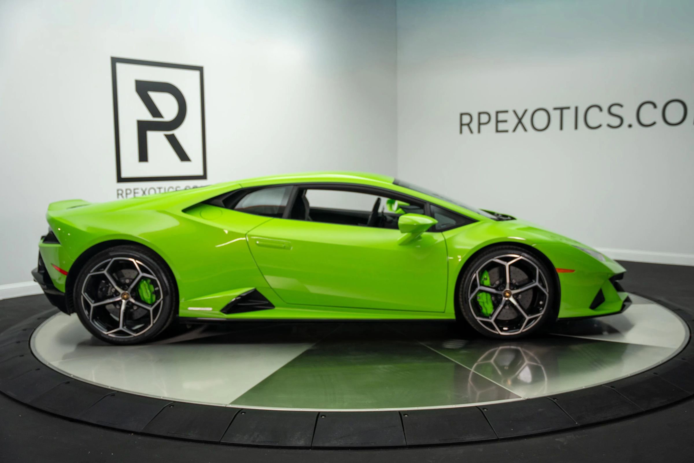 Used 2020 Lamborghini Huracan EVO image 9