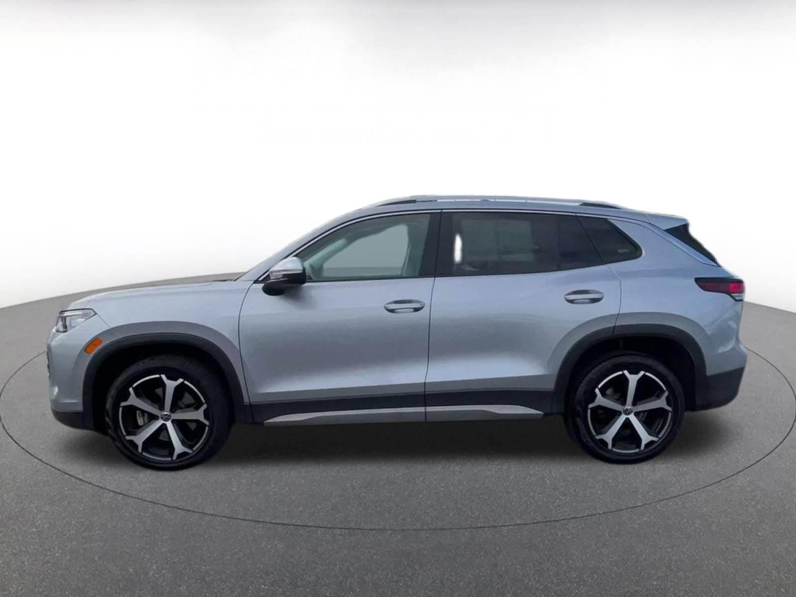 Used 2026 Volkswagen Tiguan SE AWD/4WD image 8