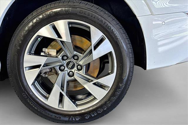 Used 2022 Audi e-tron Premium Plus w/ Premium Plus Package AWD/4WD image 30