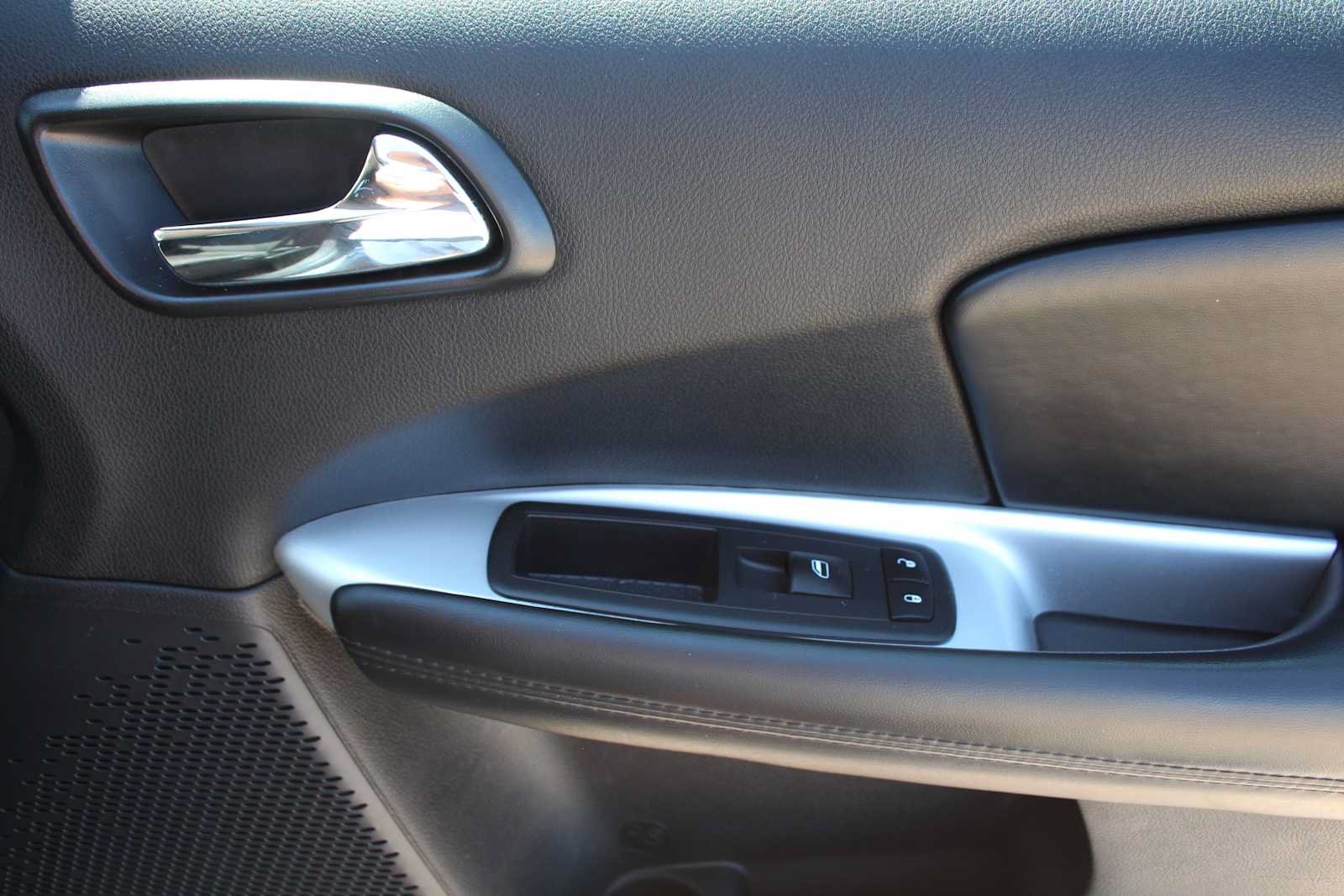 Used 2020 Dodge Journey SE w/ Blacktop Package FWD image 17