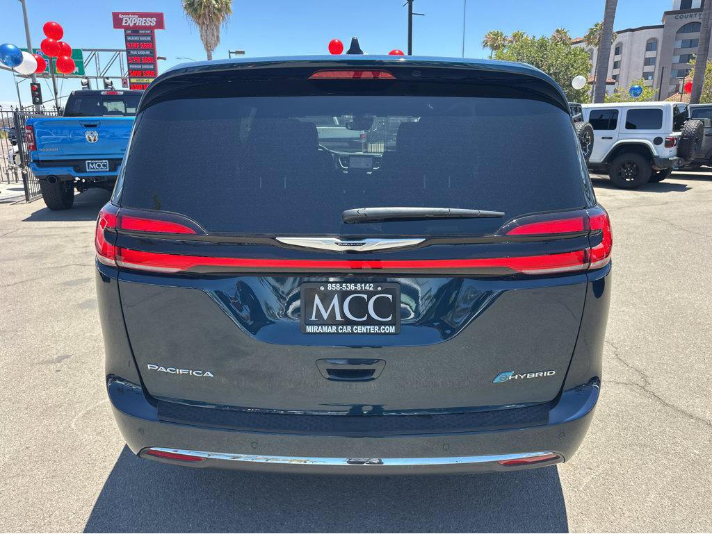 Used 2025 Chrysler Pacifica Select FWD image 12
