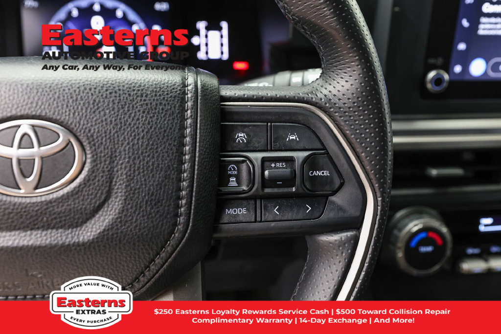Used 2025 Toyota 4Runner SR5 AWD/4WD image 17