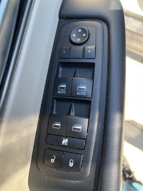 Certified 2023 Chrysler Pacifica Touring-L image 16