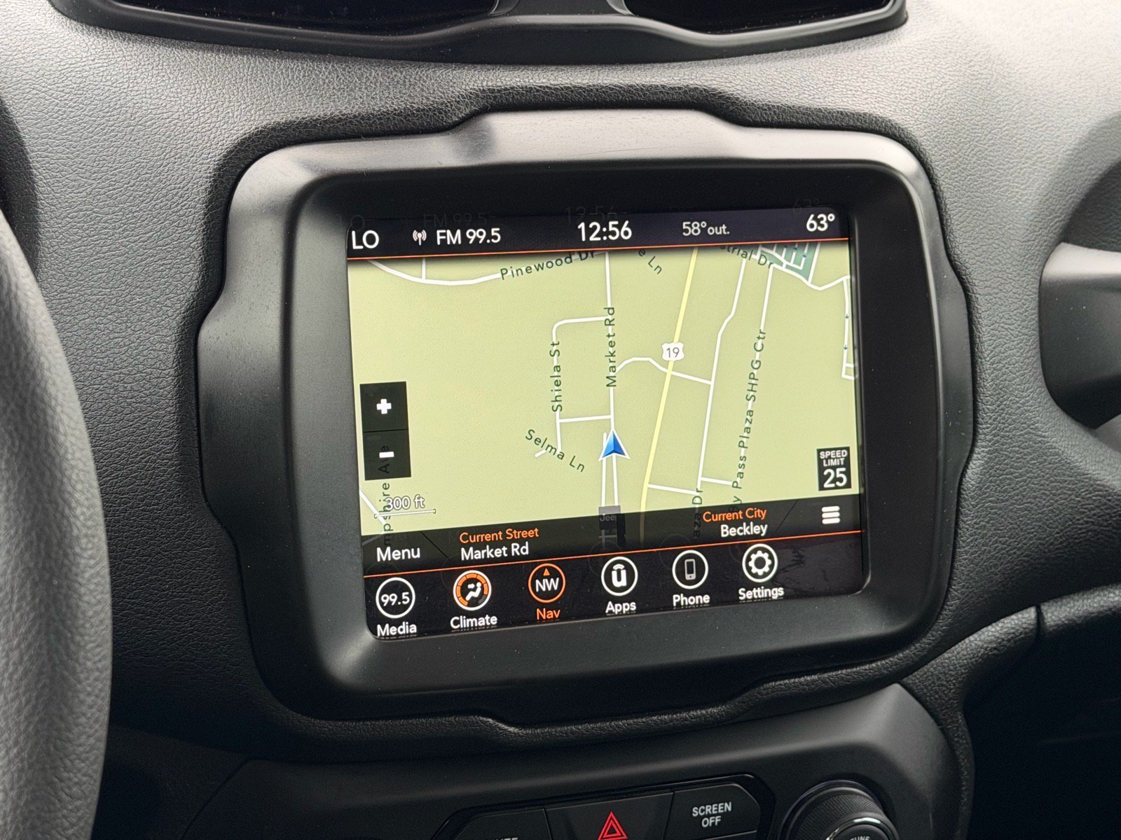Used 2023 Jeep Renegade Latitude AWD/4WD image 17