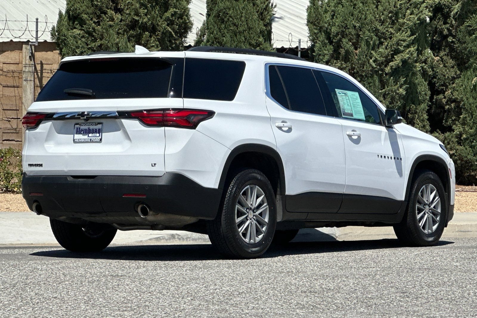 Used 2022 Chevrolet Traverse LT w/ LPO, Blackout Package FWD image 4