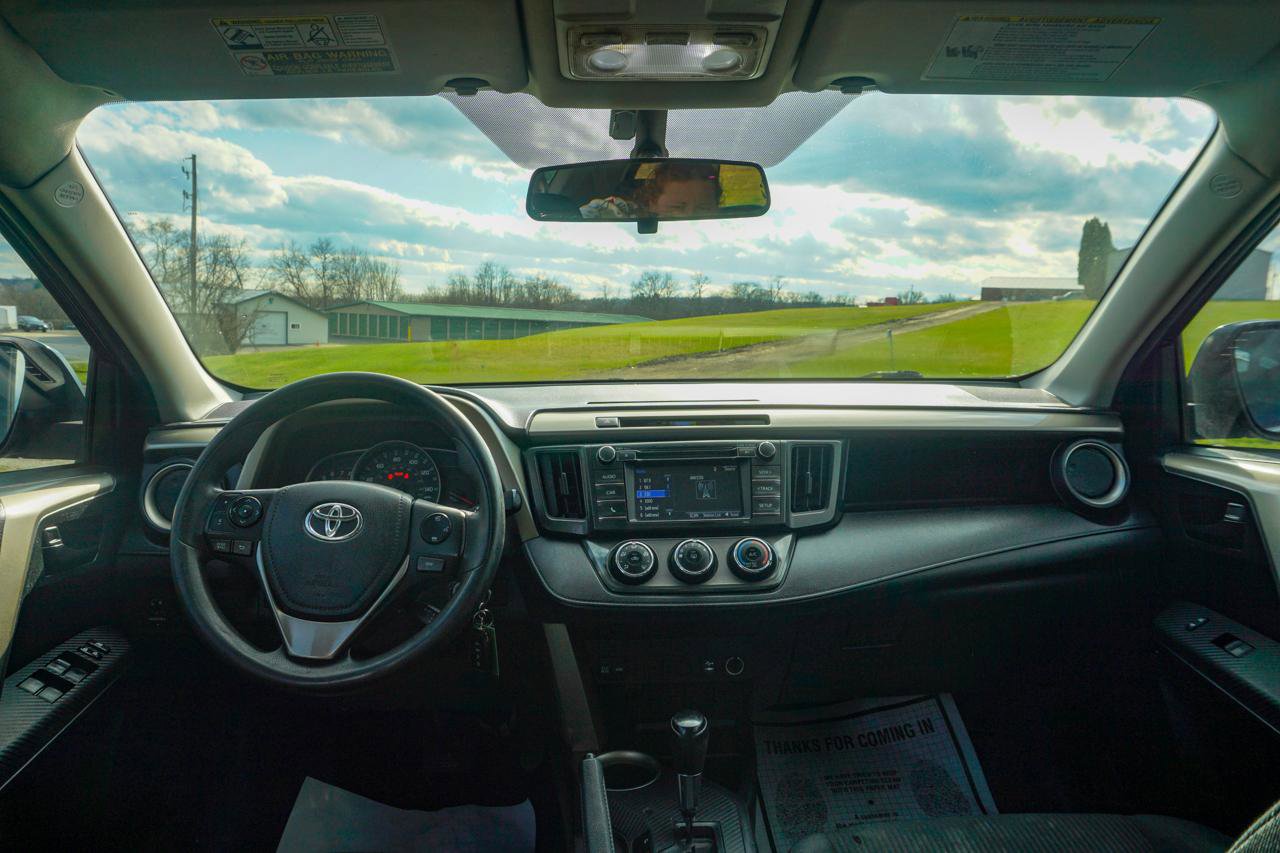 Used 2015 Toyota RAV4 LE image 10