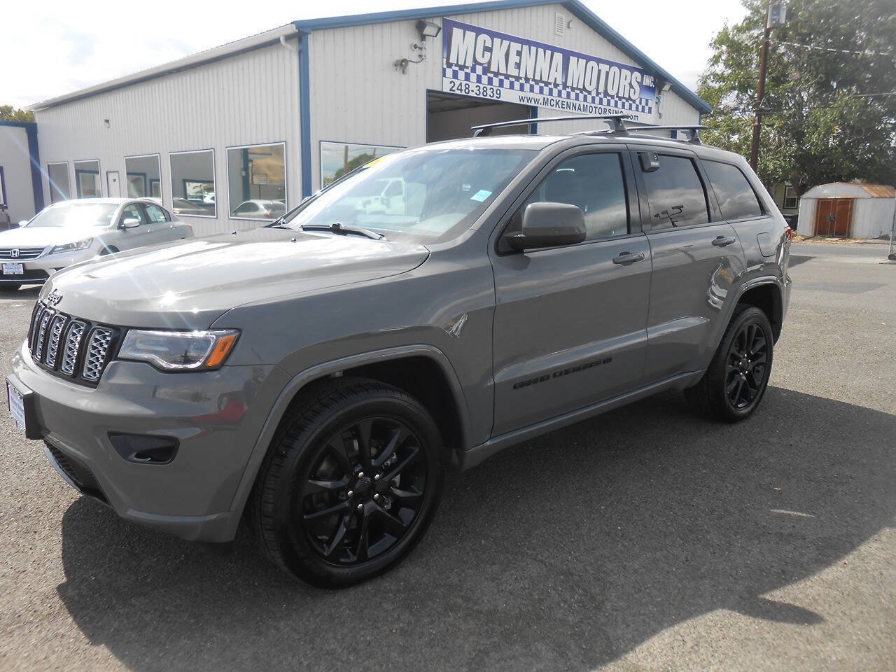 Used 2022 Jeep Grand Cherokee Laredo X AWD/4WD image 5