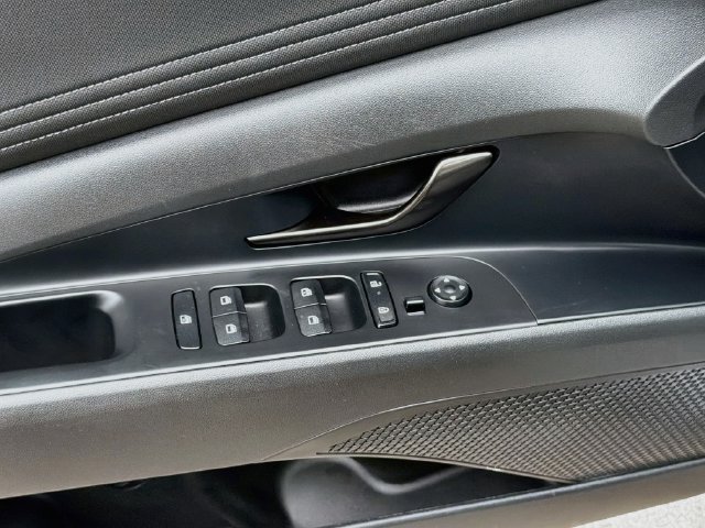 Certified 2025 Hyundai Elantra Sport FWD image 18