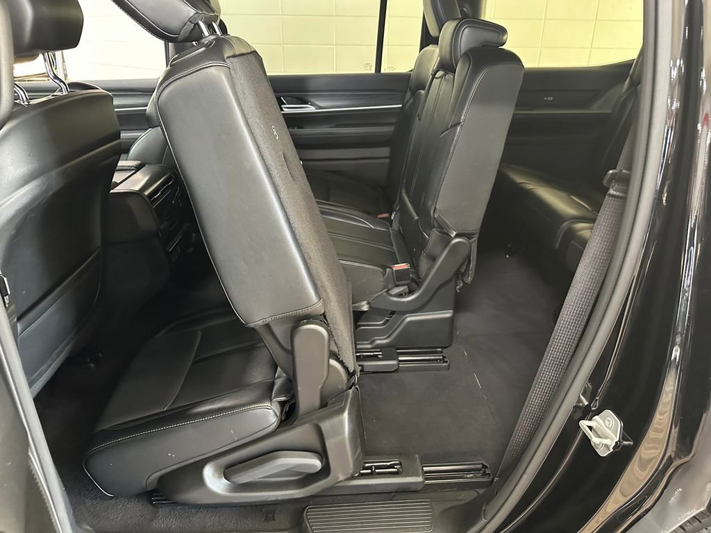 Certified 2024 Jeep Wagoneer Series II w/ Flexible Seating Group AWD/4WD image 38