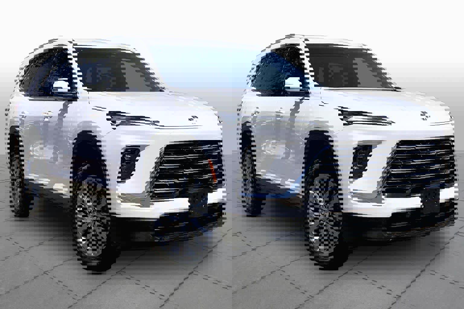 Used 2025 Buick Enclave Preferred FWD image 3