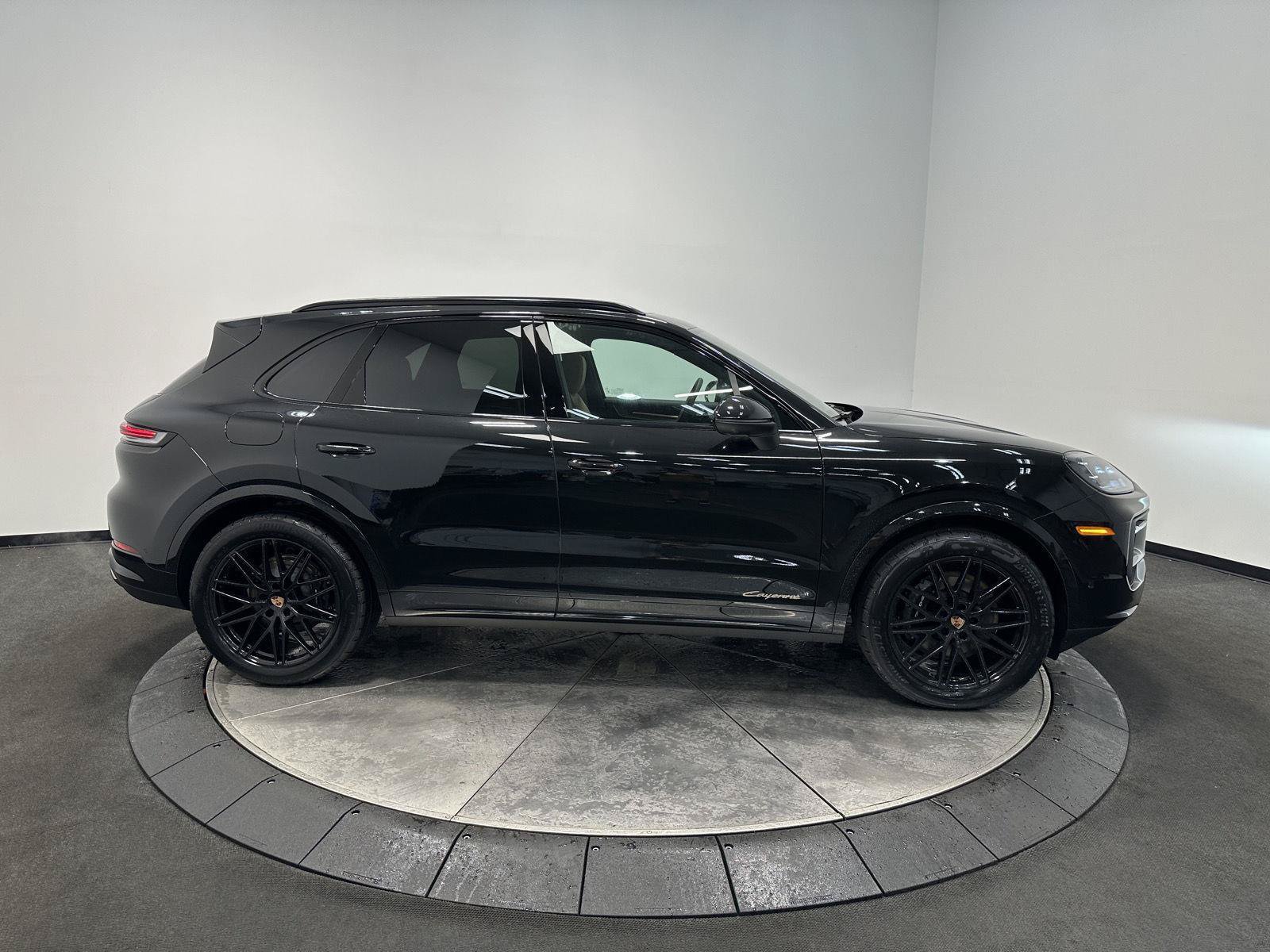 New 2026 Porsche Cayenne AWD/4WD image 8