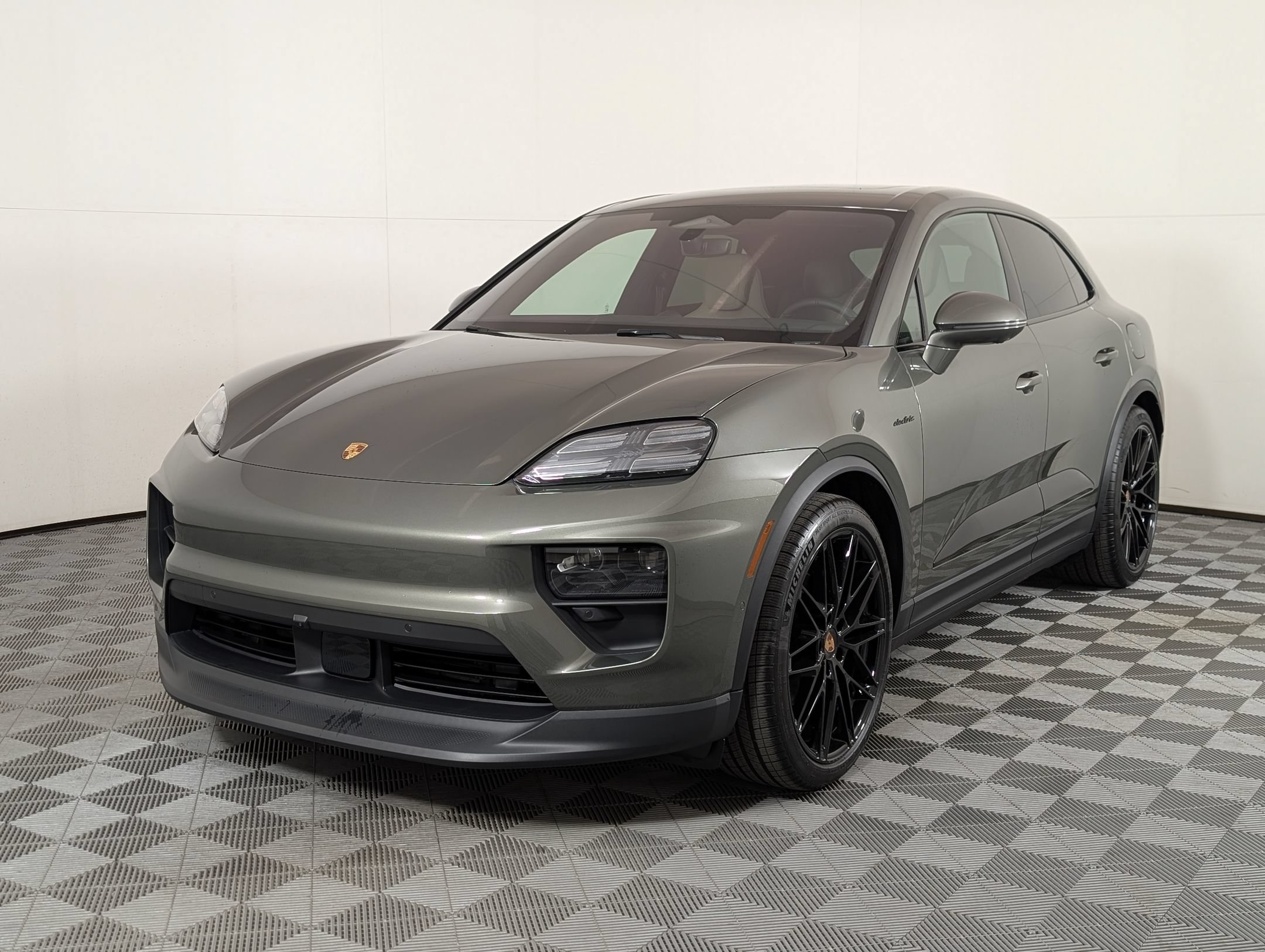 Used 2026 Porsche Macan 4 Electric AWD/4WD image 1