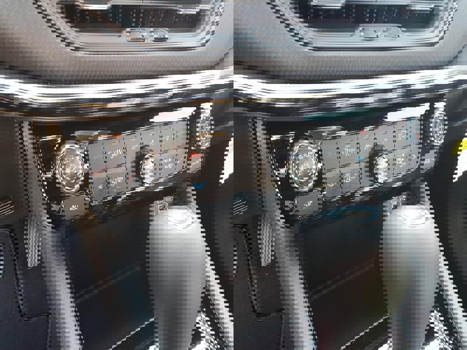 New 2026 Jeep Compass Latitude image 12