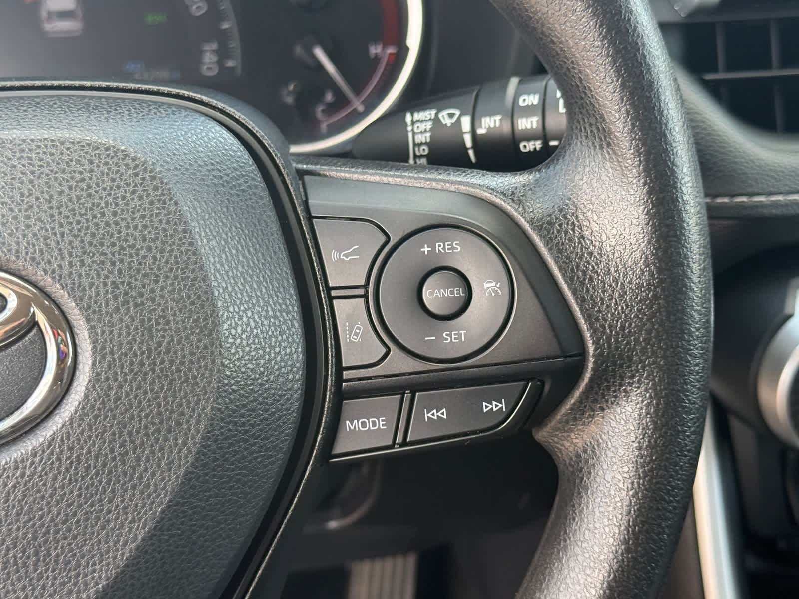 Used 2025 Toyota RAV4 XLE FWD image 17