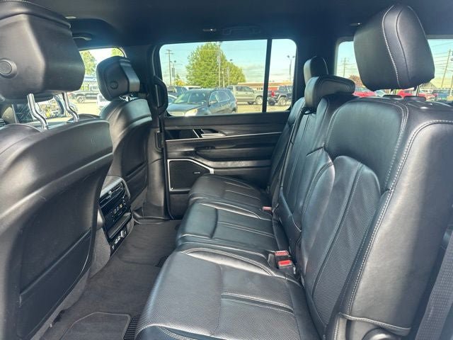 Used 2024 Jeep Wagoneer L Series II w/ Flexible Seating Group AWD/4WD image 13