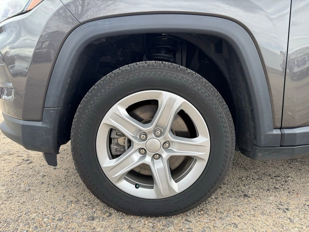 Used 2023 Jeep Compass Sport image 9