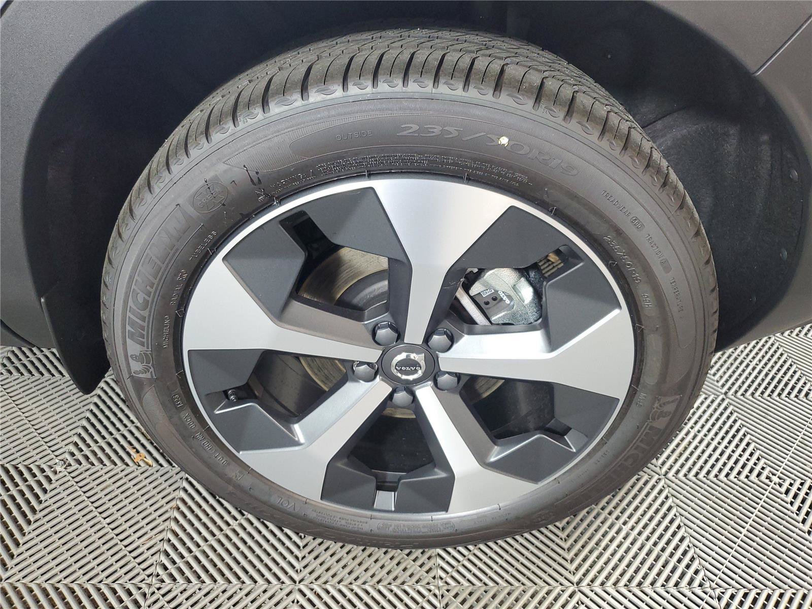 New 2026 Volvo XC40 B5 Plus w/ Protection Package Premier AWD/4WD image 11