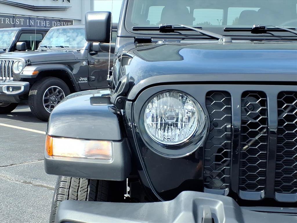 Used 2023 Jeep Gladiator Sport AWD/4WD image 23