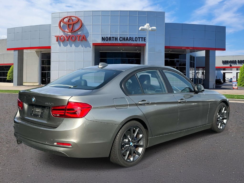 Used 2017 BMW 320i Sedan RWD image 7