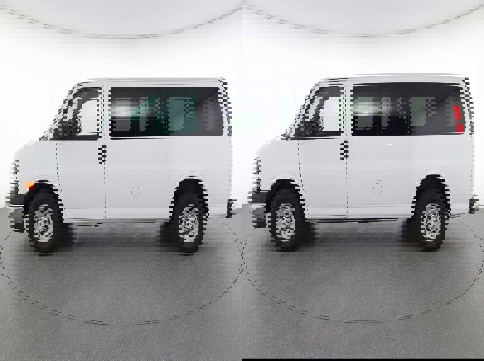 Used 2025 Chevrolet Express 3500 LT w/ LT Preferred Equipment Group image 4