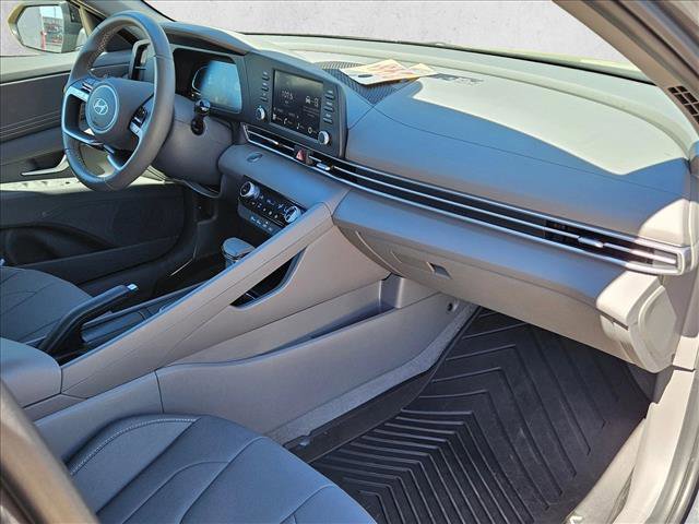 Used 2025 Hyundai Elantra Sport image 18