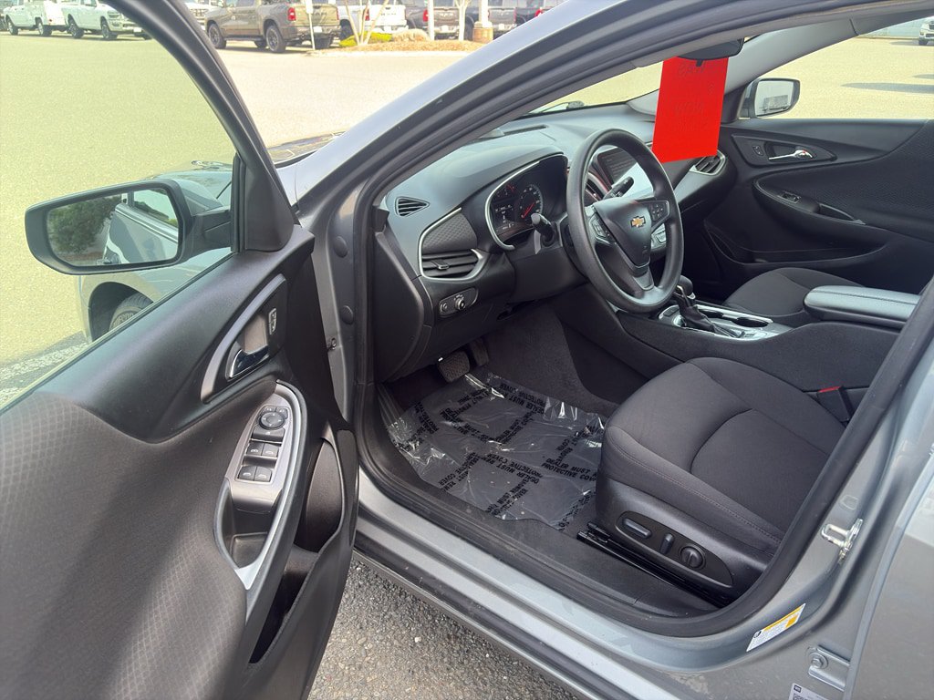 Used 2023 Chevrolet Malibu LT FWD image 4