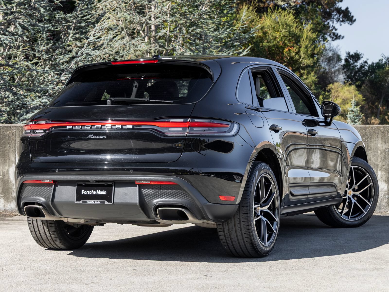 Certified 2023 Porsche Macan AWD/4WD image 11