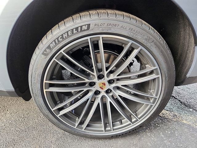 New 2026 Porsche Macan AWD/4WD image 12