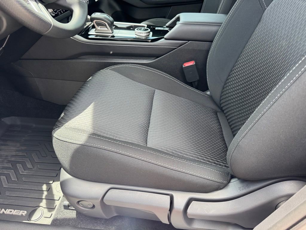 New 2025 Mitsubishi Outlander ES image 29