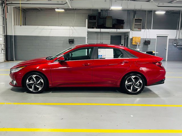 Used 2023 Hyundai Elantra Limited w/ Preferred Accessory Package FWD image 17