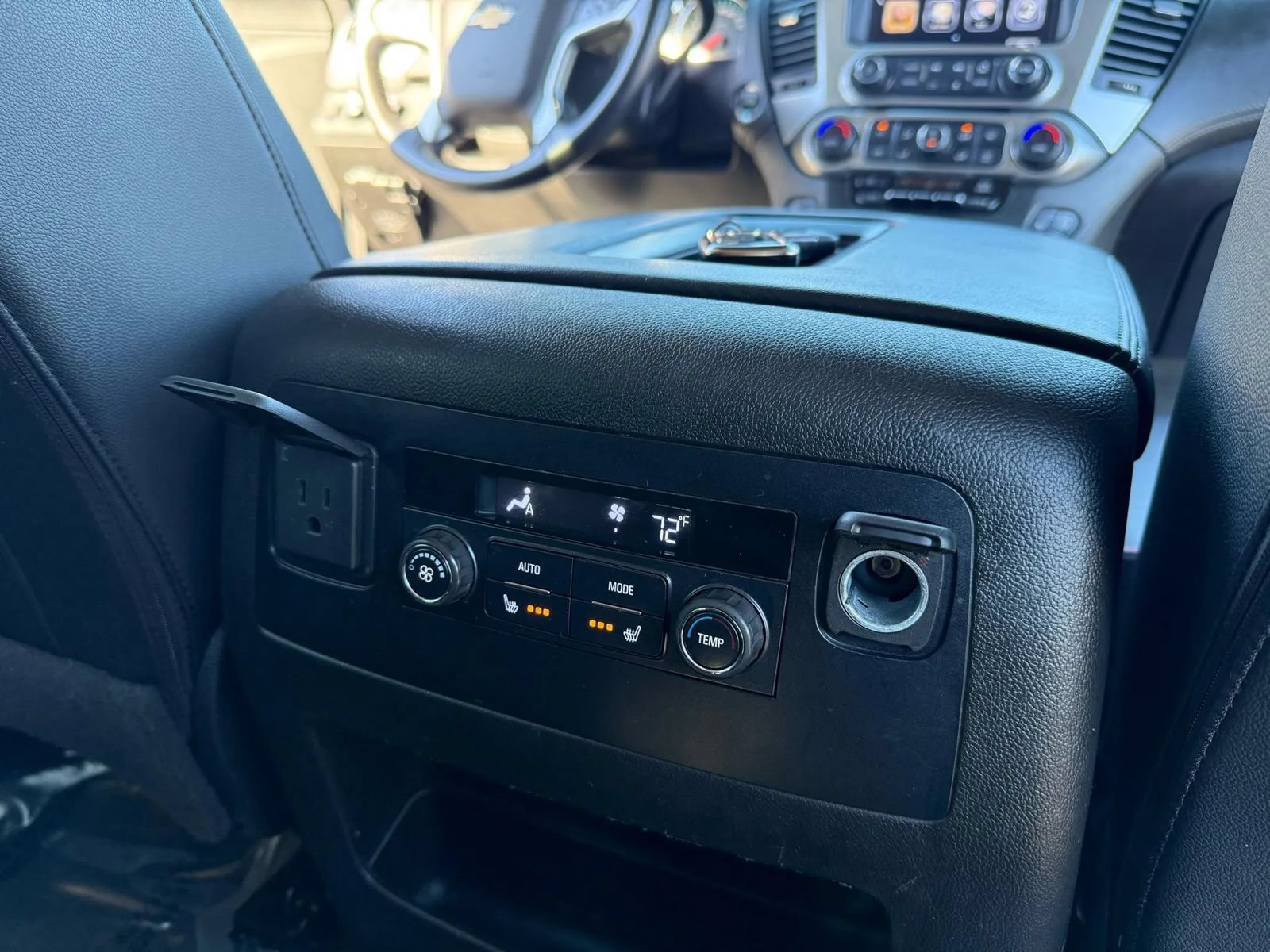 Used 2018 Chevrolet Suburban Premier AWD/4WD image 32