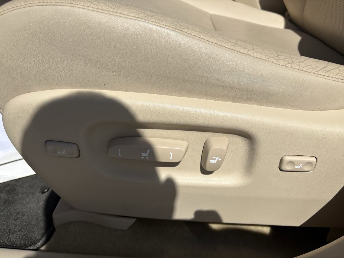 Used 2011 Lexus RX 450h AWD w/ Luxury Pkg image 27
