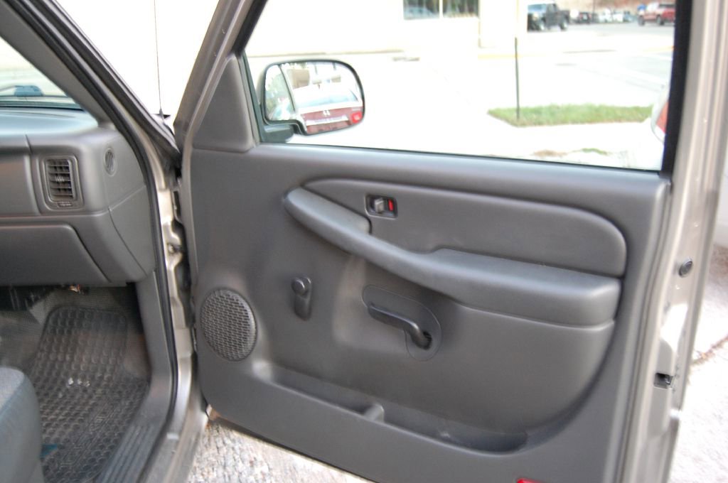 Used 2003 Chevrolet Silverado 1500 W/T image 16