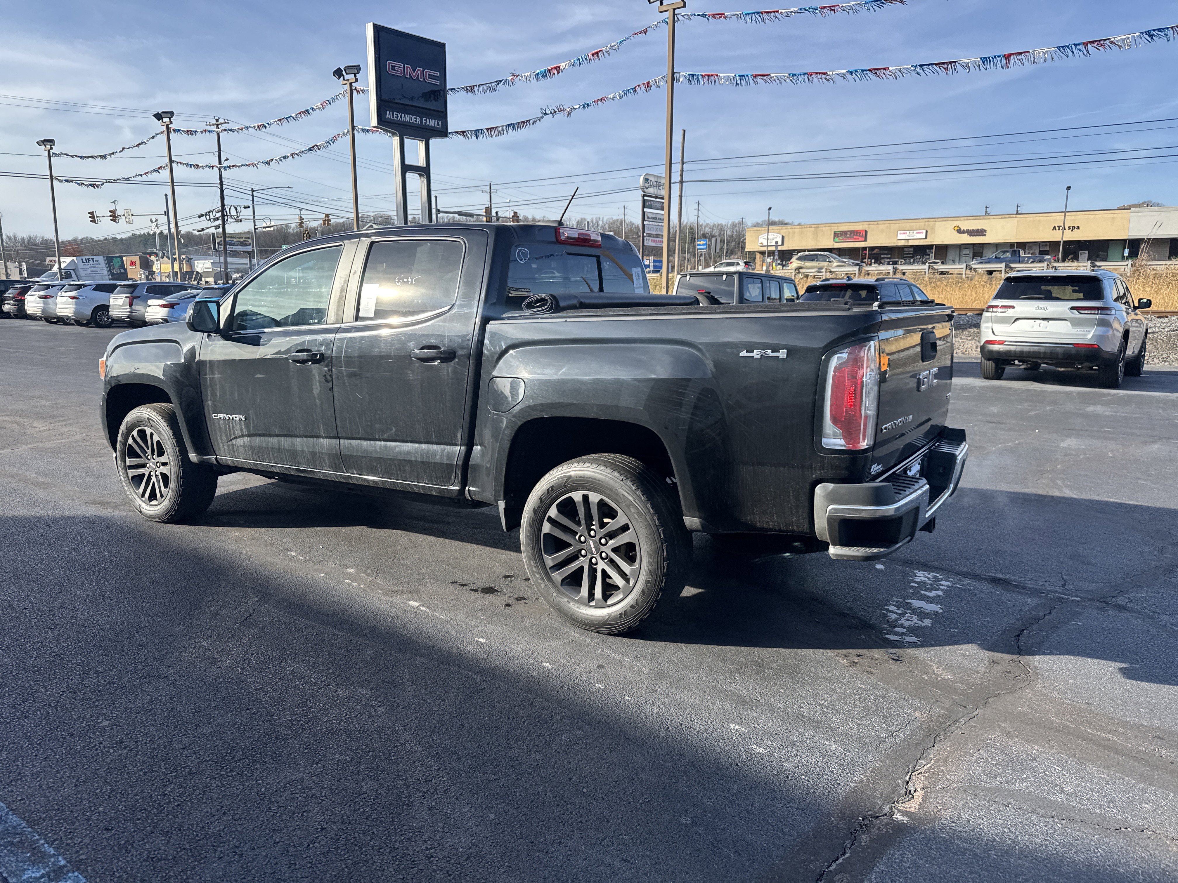 Used 2020 GMC Canyon SLE w/ Elevation Edition image 6