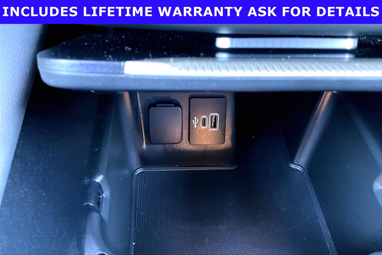 Used 2025 Ford Explorer Active RWD image 28