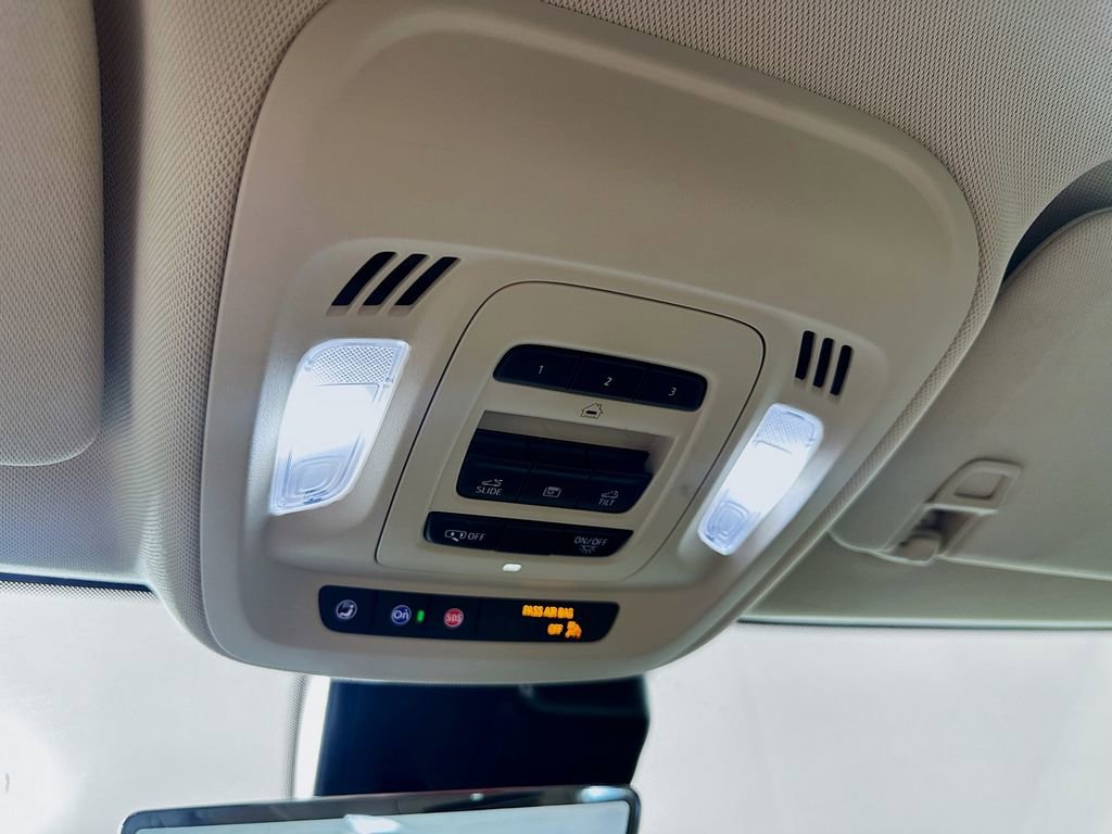 Used 2023 Buick Envision Avenir image 32