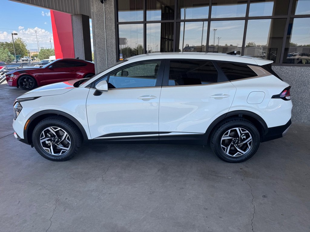 Used 2024 Kia Sportage LX image 2