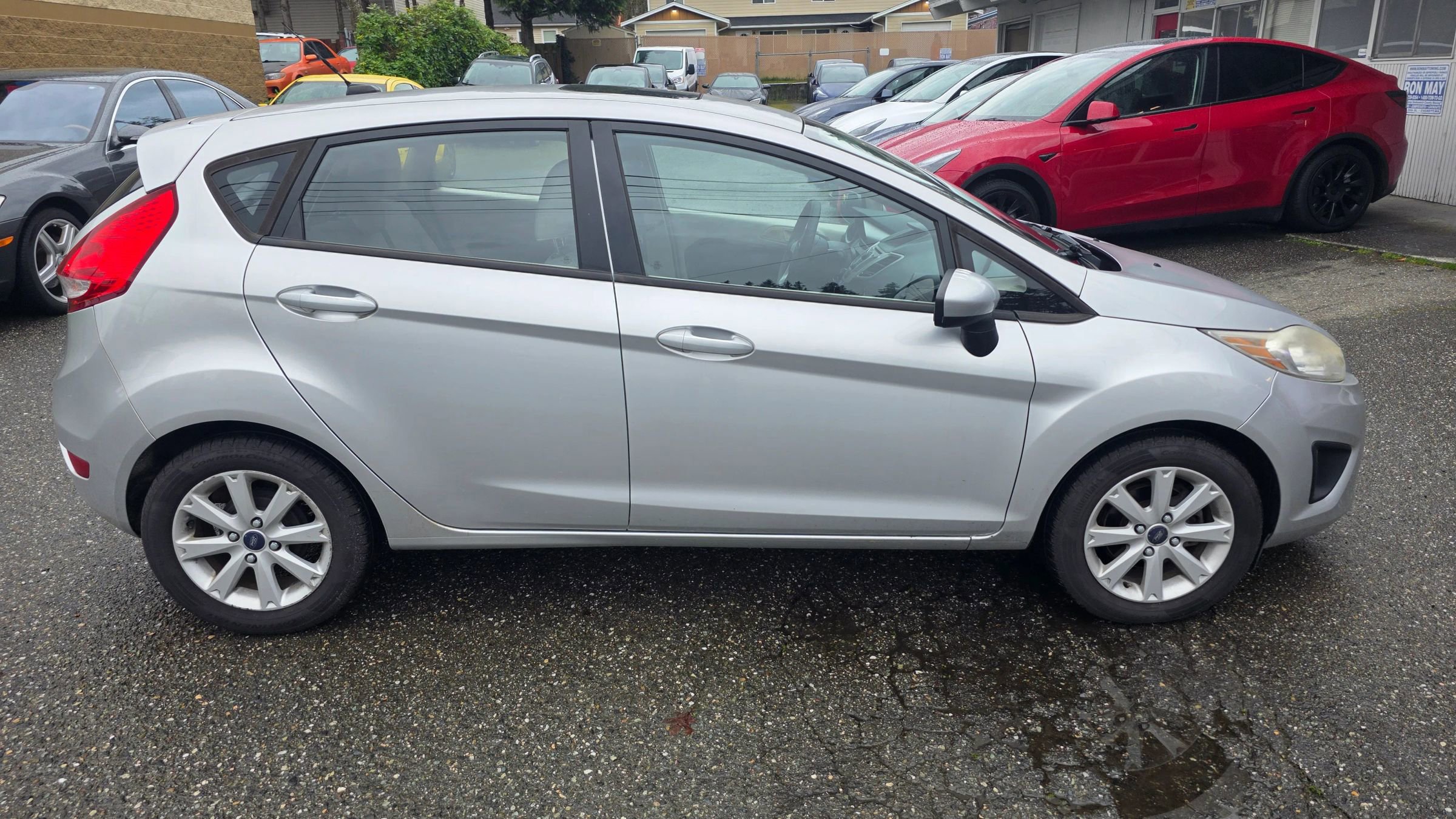Used 2011 Ford Fiesta SE w/ 202A Rapid Spec Order Code image 4