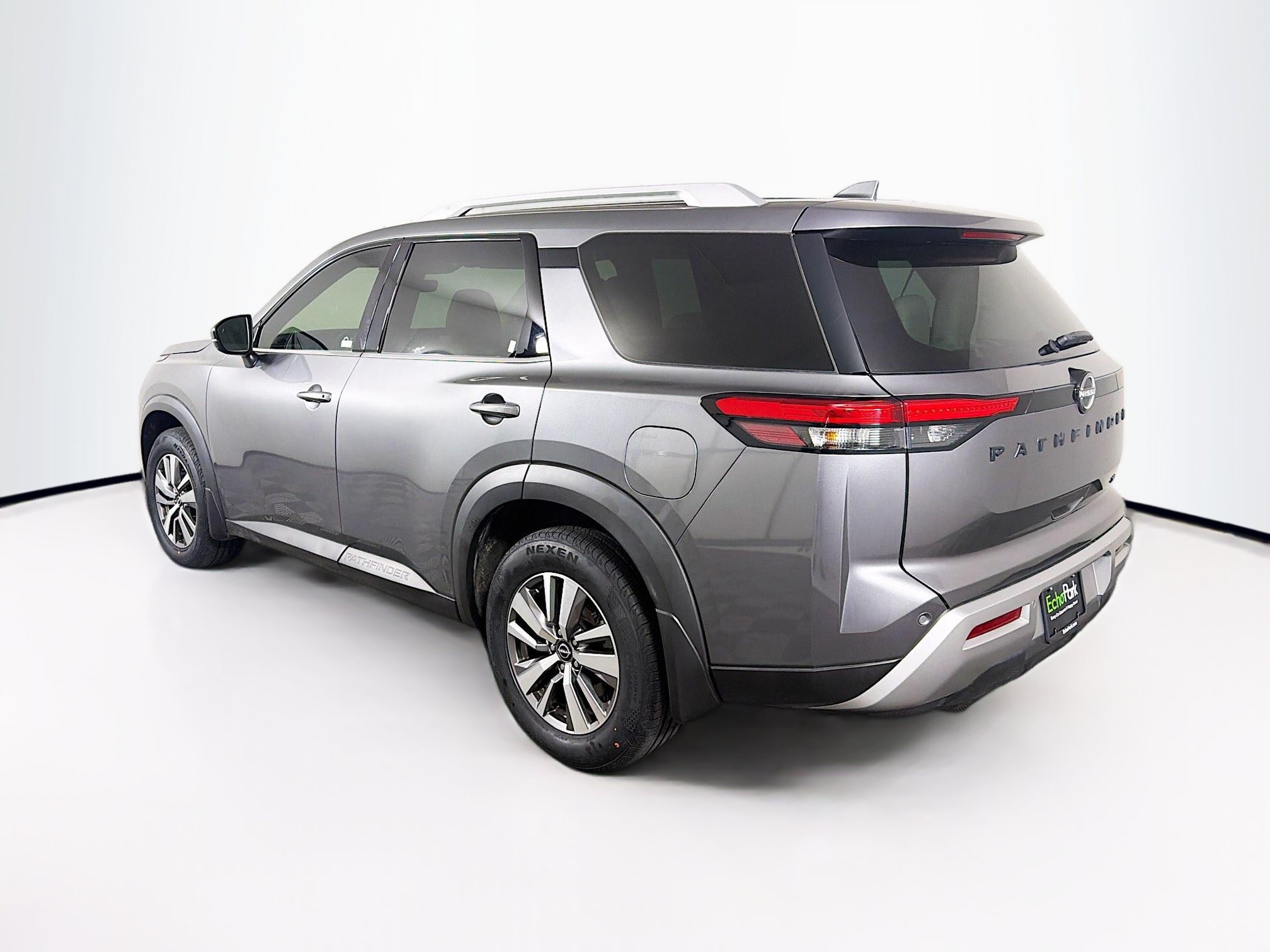 Used 2023 Nissan Pathfinder SL w/ Lighting Package (N92) FWD image 5