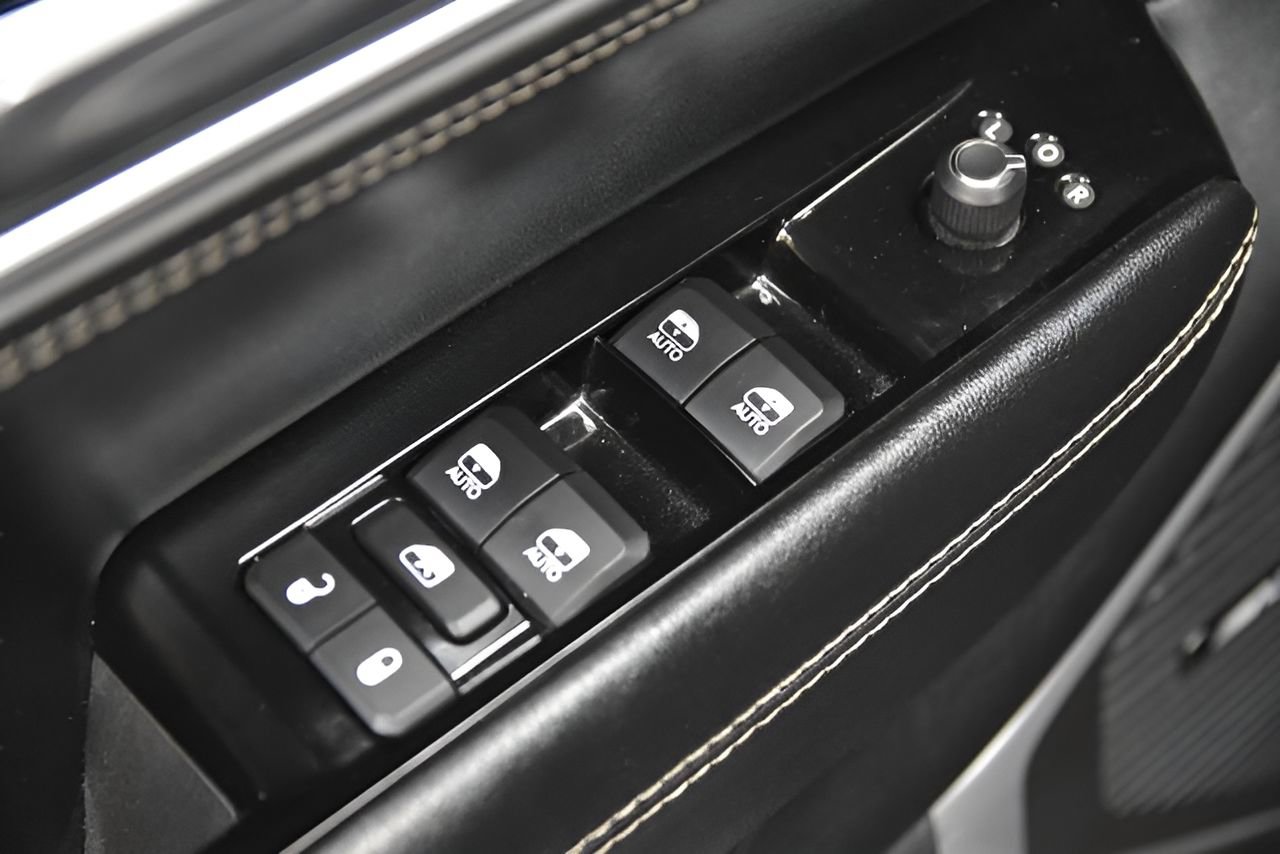 Used 2023 Jeep Wagoneer L Series III RWD image 17