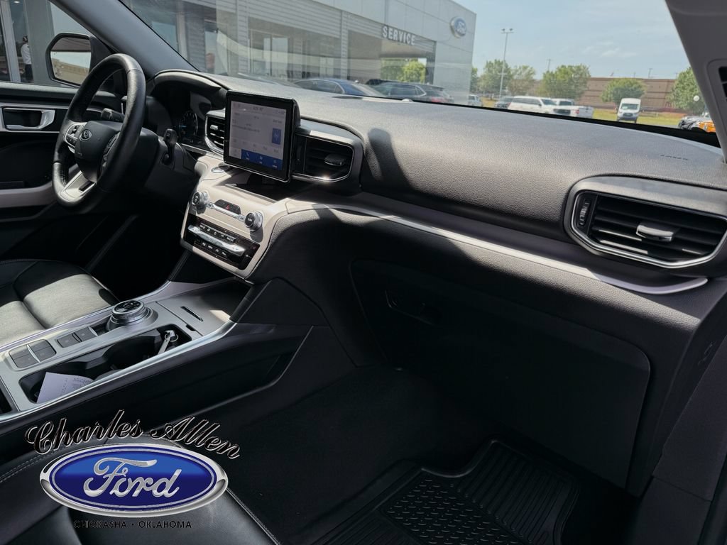 Used 2024 Ford Explorer XLT w/ Equipment Group 202A RWD image 12