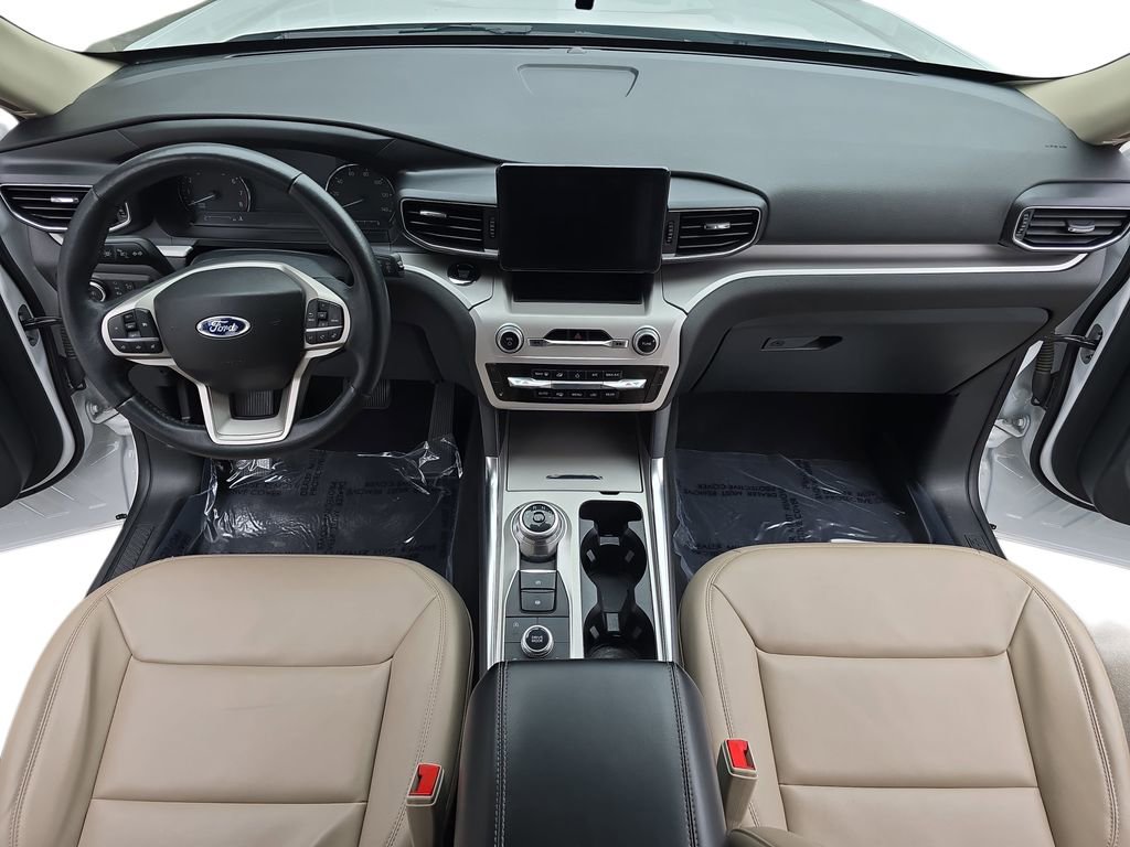 Used 2023 Ford Explorer XLT w/ Equipment Group 202A image 9