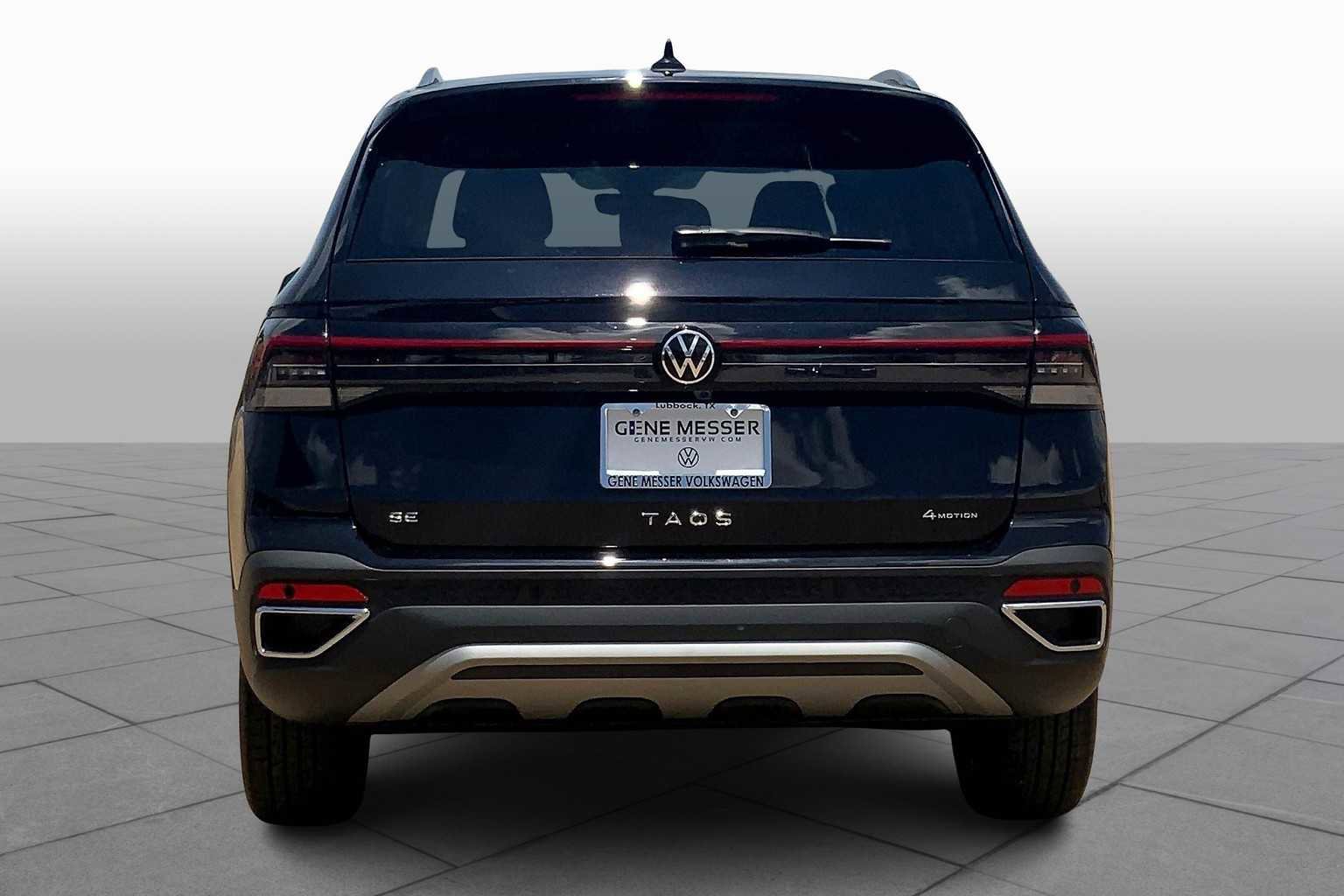 Used 2025 Volkswagen Taos SE AWD/4WD image 4